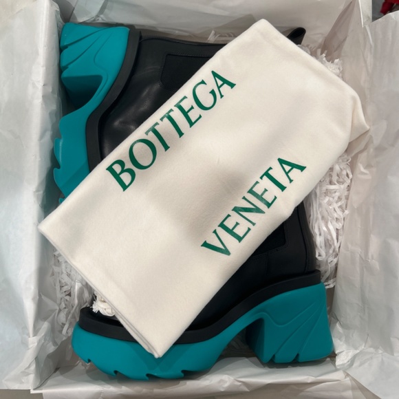 Bottega Veneta Chelsea Boots - Picture 3 of 4